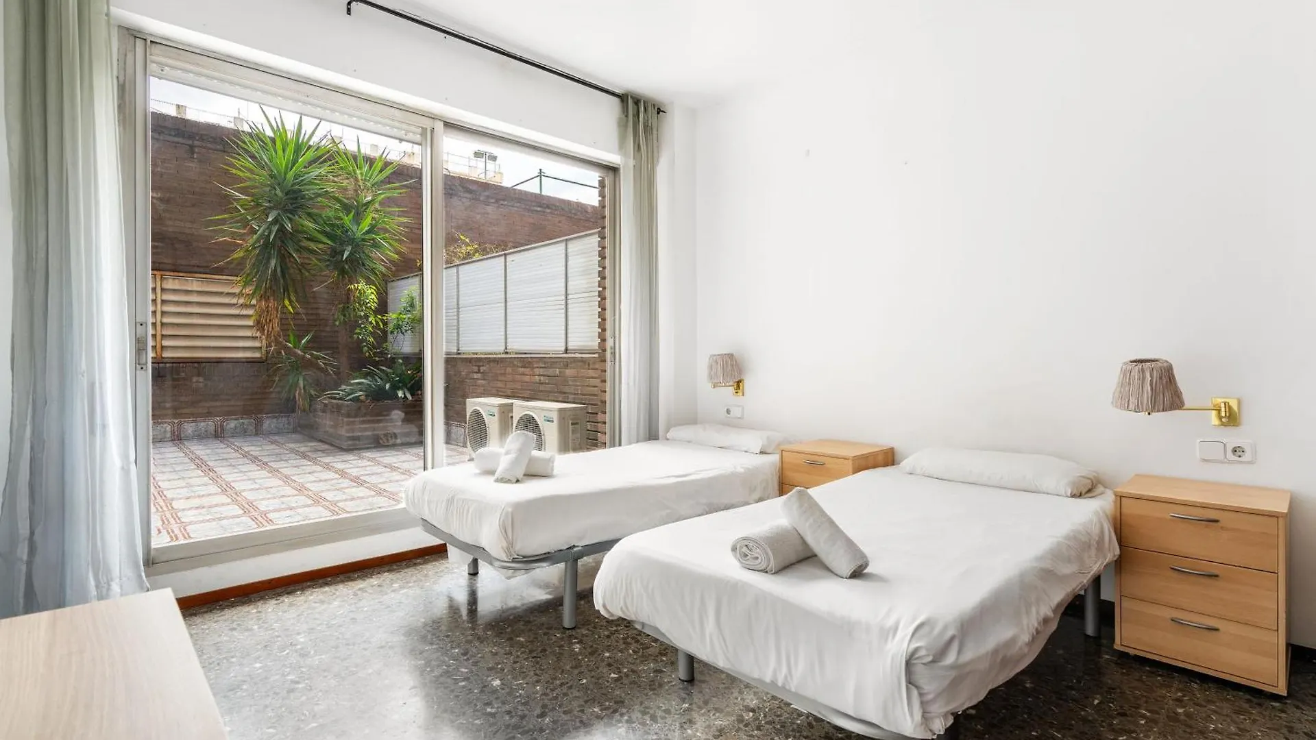 Apartamento Sunlit Expansive Terrace, Ac & Outdoor Seating Barcelona
